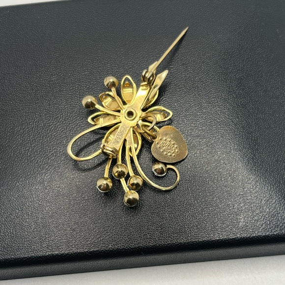 Vintage gold tone blue flower rhinestone Virgin Mary Catholic brooch pin - Picture 9 of 10